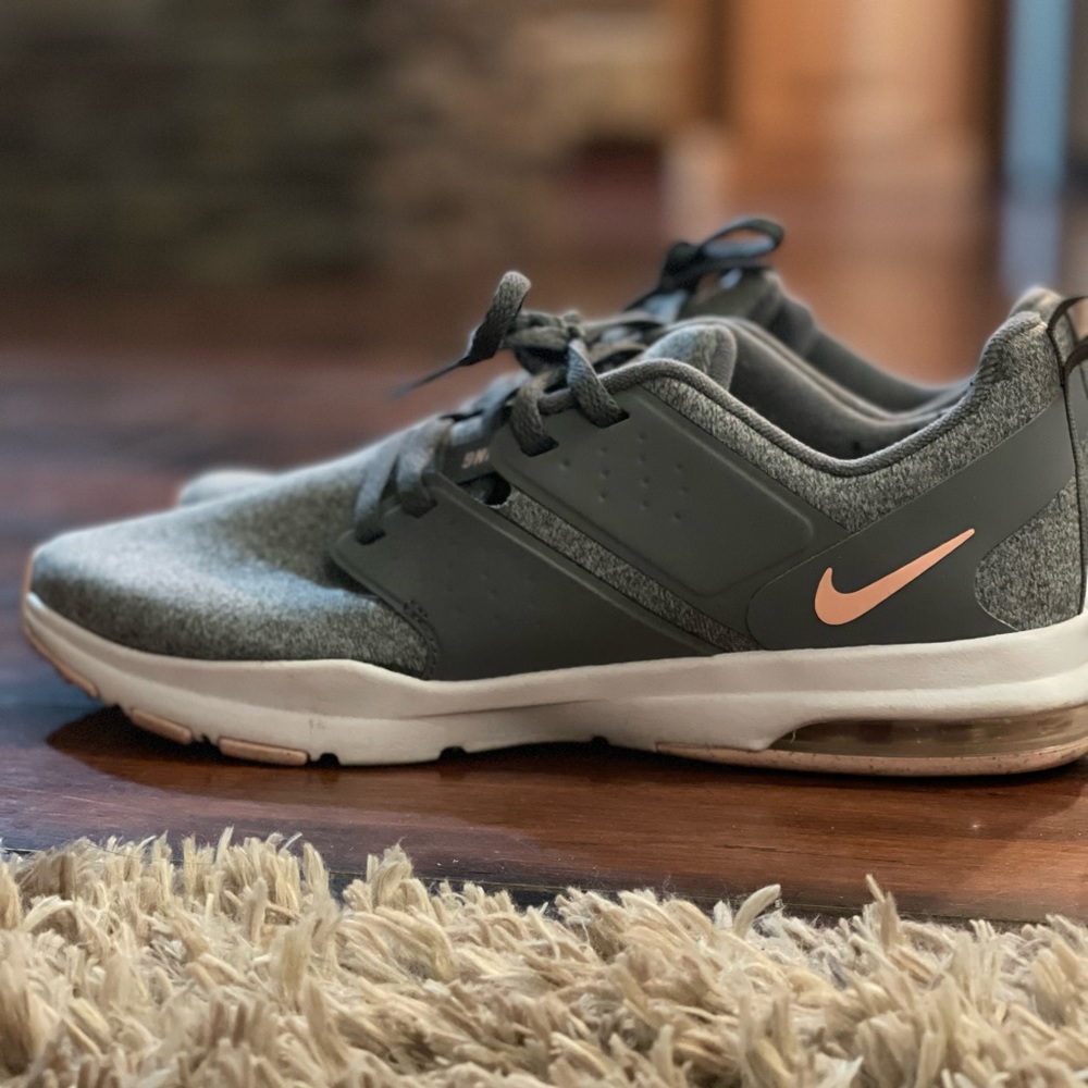 Women’s Nike sneakers